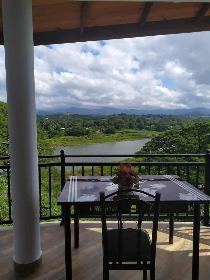 Mahaweli King'S Villa Kandy Bed & Breakfast